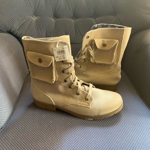 American Eagle Tan Boots - NWT